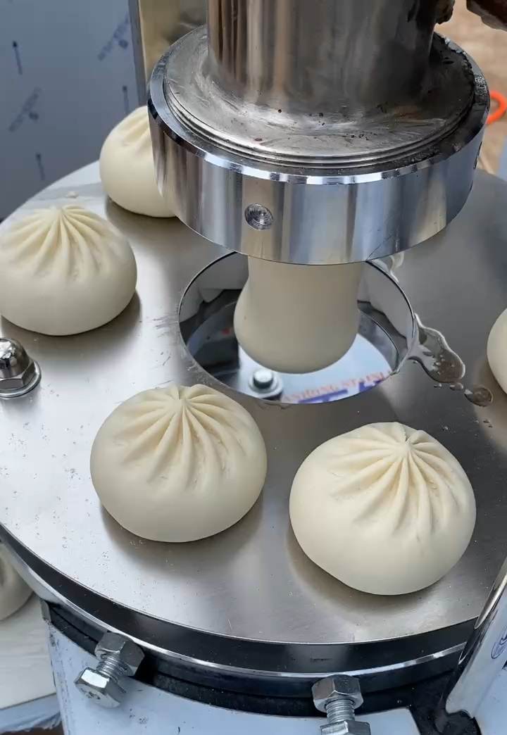 持续针对包子机、饺子机、空气能烘干房、榨油机、面条机等核心设备进行技术迭代升级